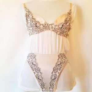 #913N Natori 2 pcs Set: 36A bra and S/M panties.